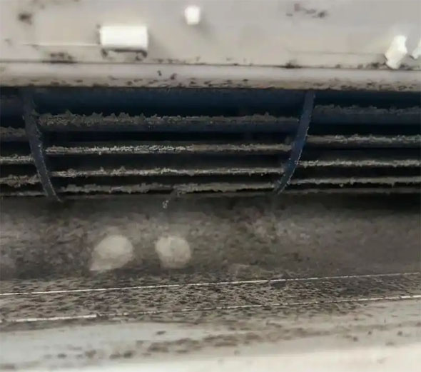 西城空调吹的风有股烧焦味是怎么回事